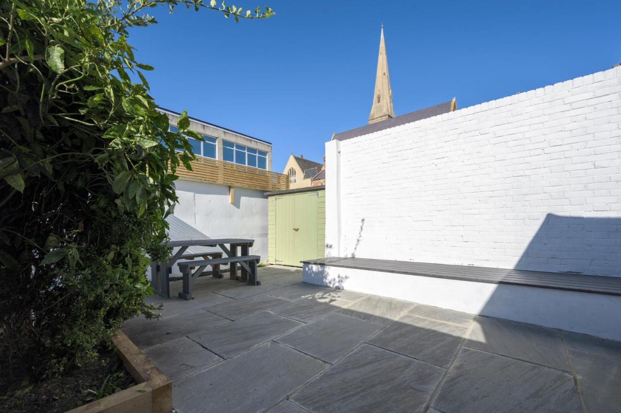 Villa Vibrant Spring Street With Garden Hove Exterior foto